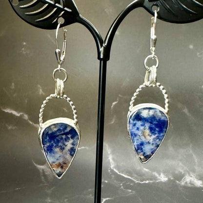 Ciondoli con leva in sodalite